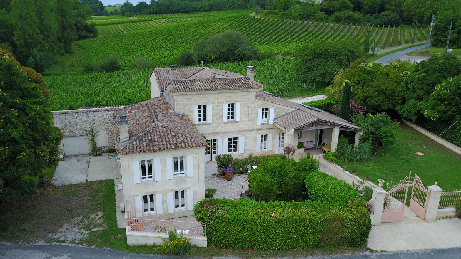 Wine Properties For Sale In Bordeaux : Wine Estates, Vineyards And ...